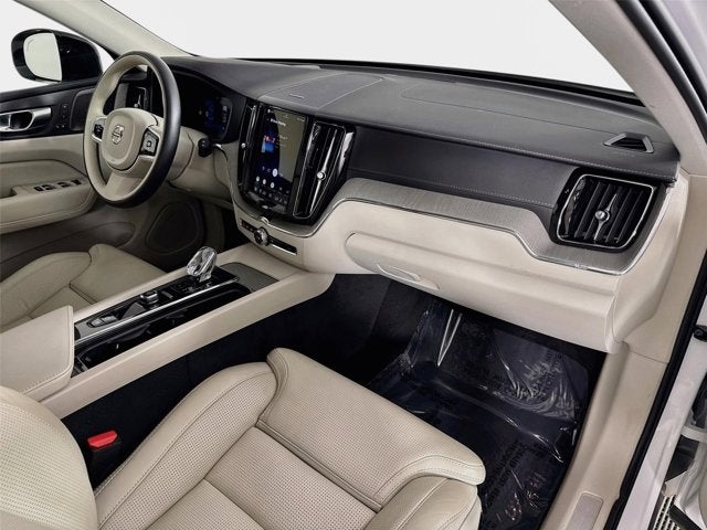 2024 Volvo XC60 Recharge Plug-In Hybrid Ultimate Dark Theme