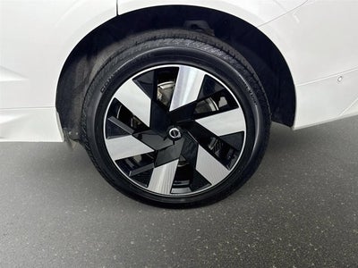 2024 Volvo XC60 Recharge Plug-In Hybrid Ultimate Dark Theme