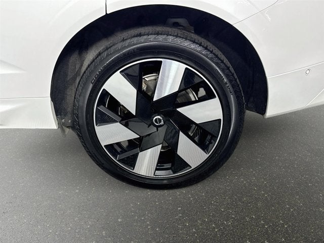 2024 Volvo XC60 Recharge Plug-In Hybrid Ultimate Dark Theme