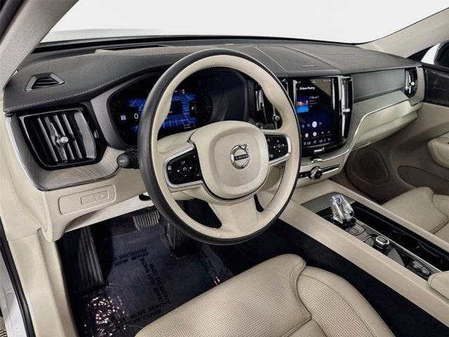 2024 Volvo XC60 Recharge Plug-In Hybrid Ultimate Dark Theme