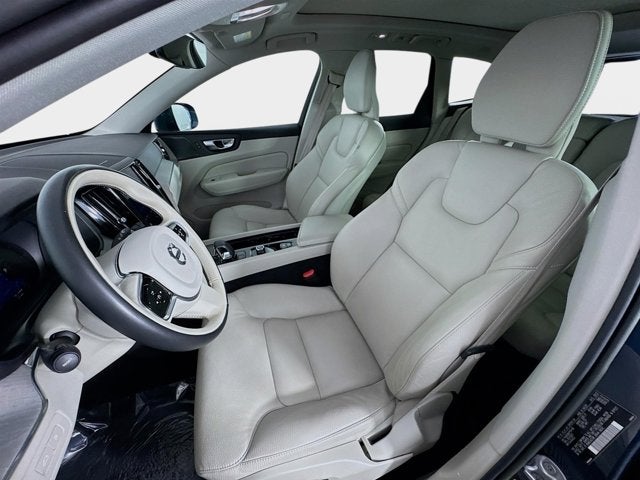 2023 Volvo XC60 Recharge Plug-In Hybrid Plus Bright Theme