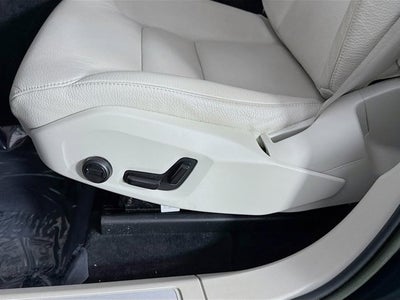 2023 Volvo XC60 Recharge Plug-In Hybrid Plus Bright Theme