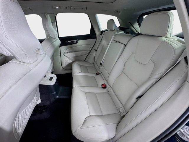 2023 Volvo XC60 Recharge Plug-In Hybrid Plus Bright Theme