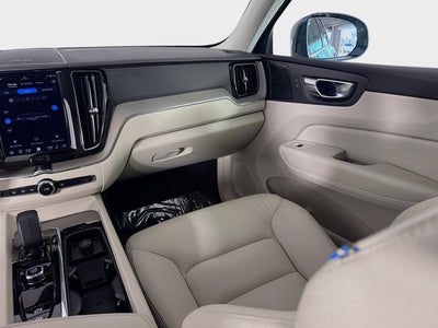 2023 Volvo XC60 Recharge Plug-In Hybrid Plus Bright Theme