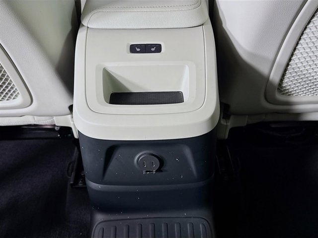 2023 Volvo XC60 Recharge Plug-In Hybrid Plus Bright Theme