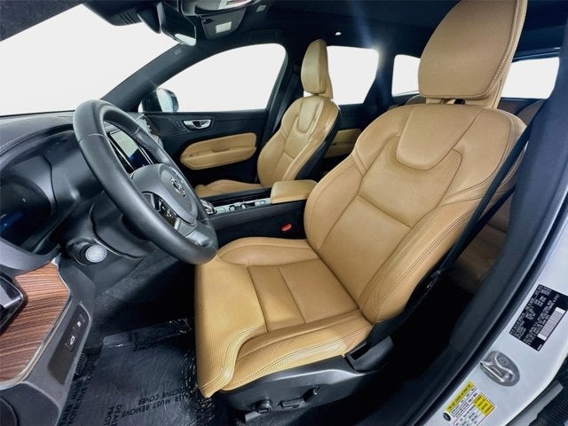 2023 Volvo XC60 Recharge Plug-In Hybrid Ultimate Dark Theme