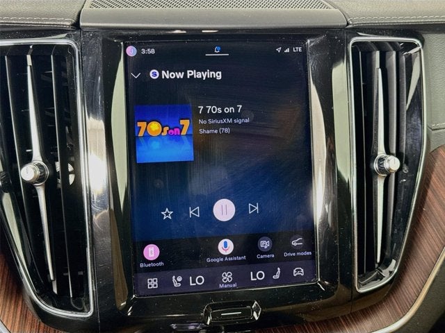 2023 Volvo XC60 Recharge Plug-In Hybrid Ultimate Dark Theme