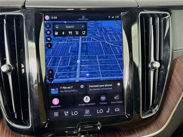 2023 Volvo XC60 Recharge Plug-In Hybrid Ultimate Dark Theme