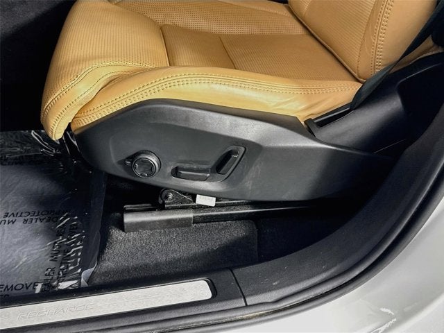 2023 Volvo XC60 Recharge Plug-In Hybrid Ultimate Dark Theme
