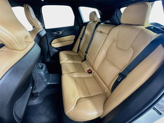 2023 Volvo XC60 Recharge Plug-In Hybrid Ultimate Dark Theme