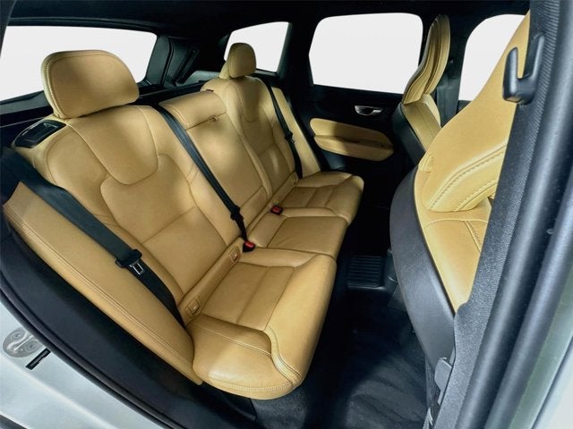 2023 Volvo XC60 Recharge Plug-In Hybrid Ultimate Dark Theme