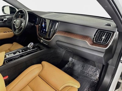 2023 Volvo XC60 Recharge Plug-In Hybrid Ultimate Dark Theme
