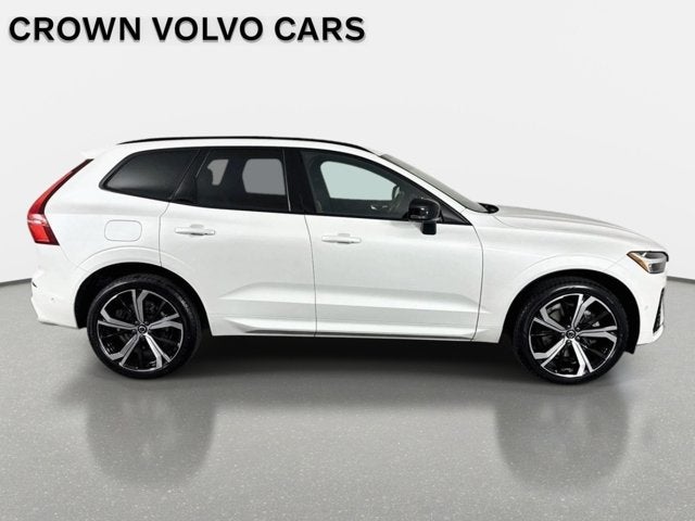 2023 Volvo XC60 Recharge Plug-In Hybrid Ultimate Dark Theme