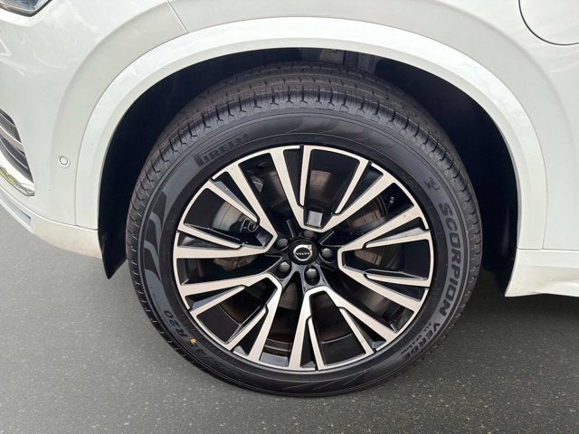 2025 Volvo XC90 Plug-In Hybrid Plus