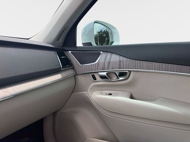 2025 Volvo XC90 Plug-In Hybrid Plus