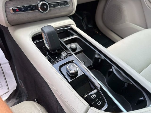2025 Volvo XC90 Plug-In Hybrid Plus