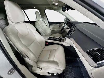 2025 Volvo XC90 Plug-In Hybrid Plus
