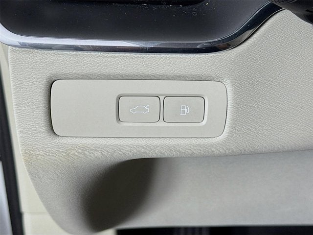 2025 Volvo XC60 Plug-In Hybrid Plus