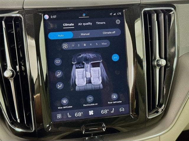 2025 Volvo XC60 Plug-In Hybrid Plus