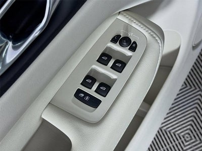 2025 Volvo XC60 Plug-In Hybrid Plus