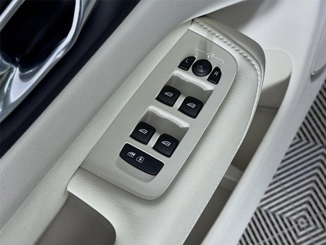 2025 Volvo XC60 Plug-In Hybrid Plus