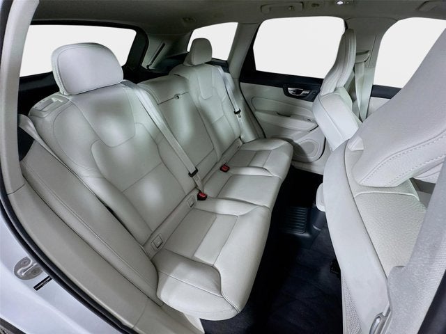 2025 Volvo XC60 Plug-In Hybrid Plus