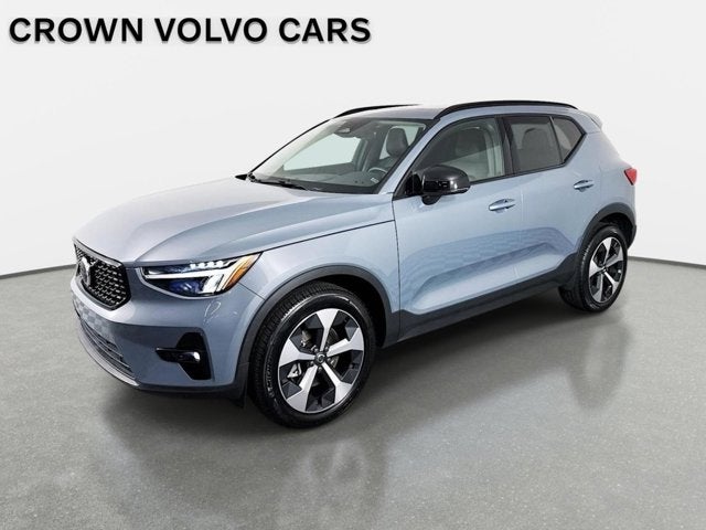 2023 Volvo XC40 Plus Dark Theme