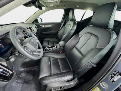 2023 Volvo XC40 Plus Dark Theme