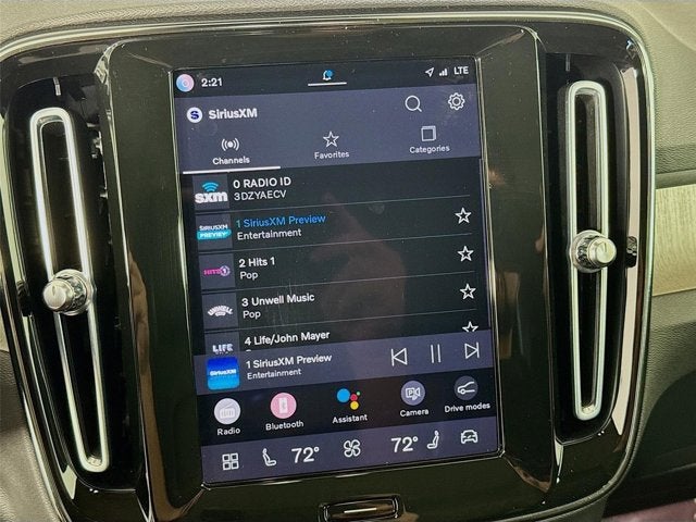 2023 Volvo XC40 Plus Dark Theme