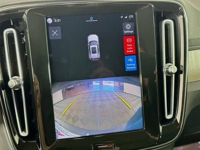 2023 Volvo XC40 Plus Dark Theme