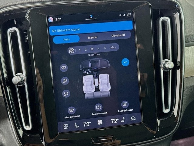 2023 Volvo XC40 Plus Dark Theme