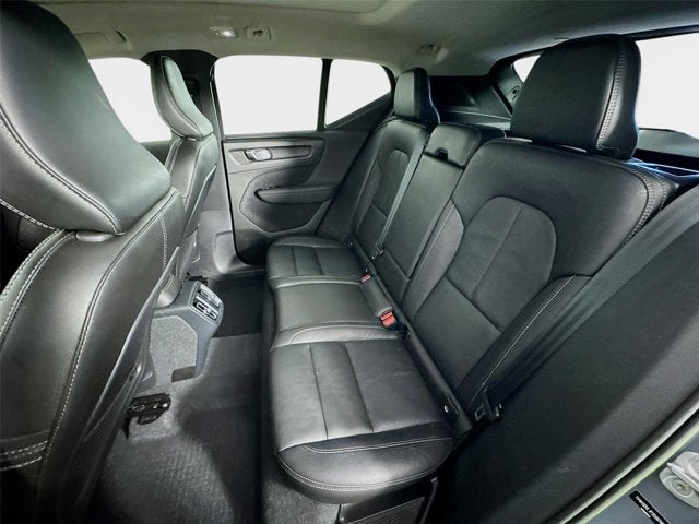 2023 Volvo XC40 Plus Dark Theme
