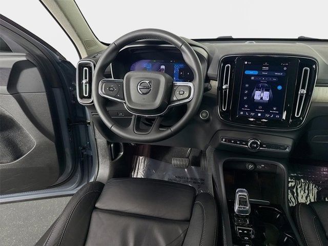 2023 Volvo XC40 Plus Dark Theme