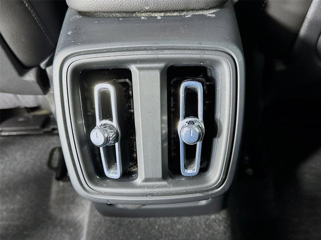 2023 Volvo XC40 Plus Dark Theme