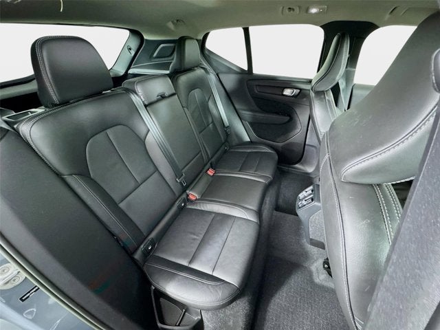 2023 Volvo XC40 Plus Dark Theme