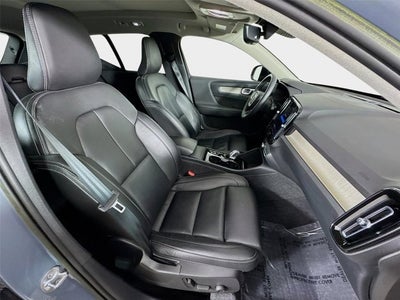 2023 Volvo XC40 Plus Dark Theme