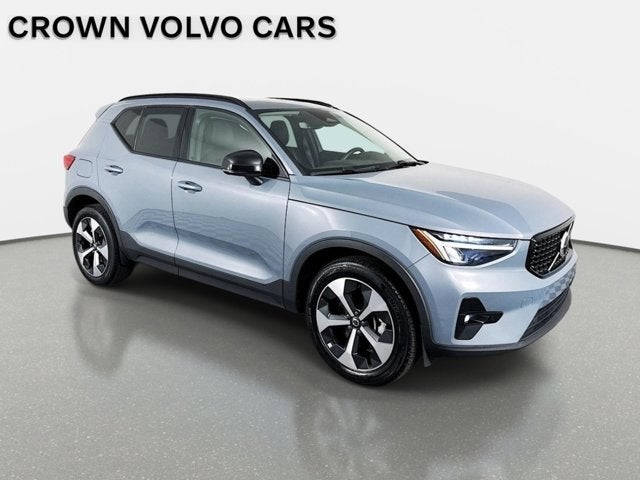 2023 Volvo XC40 Plus Dark Theme