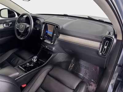 2023 Volvo XC40 Plus Dark Theme