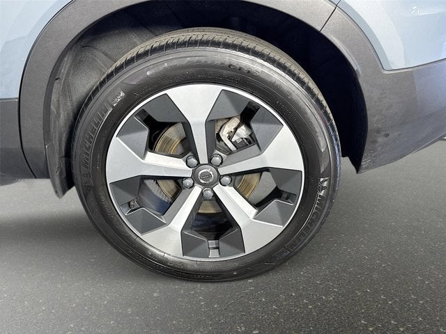 2023 Volvo XC40 Plus Dark Theme