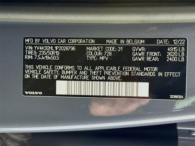 2023 Volvo XC40 Plus Dark Theme