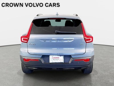 2023 Volvo XC40 Plus Dark Theme
