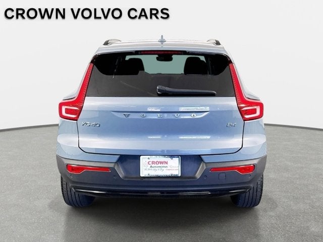 2023 Volvo XC40 Plus Dark Theme