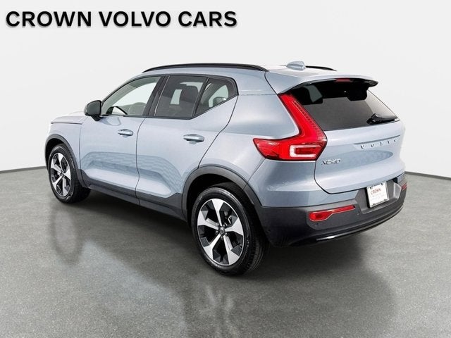 2023 Volvo XC40 Plus Dark Theme