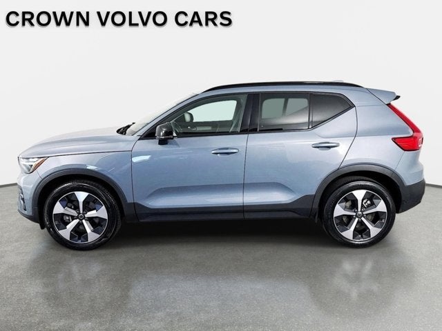 2023 Volvo XC40 Plus Dark Theme