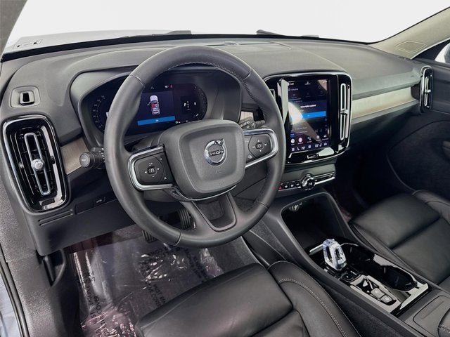 2023 Volvo XC40 Plus Dark Theme