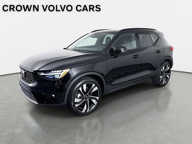 2023 Volvo XC40 Ultimate Dark Theme