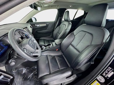 2023 Volvo XC40 Ultimate Dark Theme