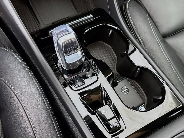 2023 Volvo XC40 Ultimate Dark Theme