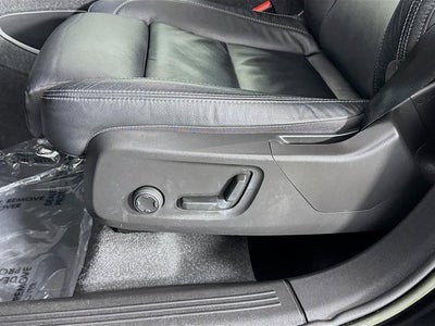 2023 Volvo XC40 Ultimate Dark Theme