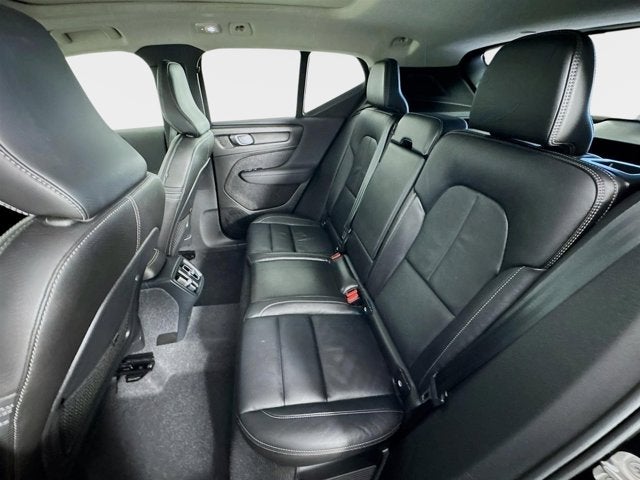 2023 Volvo XC40 Ultimate Dark Theme